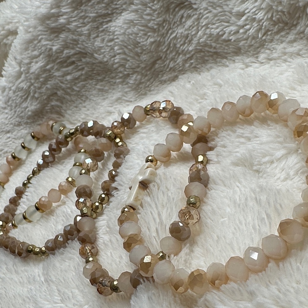 Beaded Bracelets Pretty Pink & Peachy Gold Mauve Set of 4 with Cross Charm NWOT - Picture 4 of 16